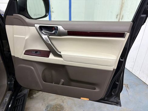 Used 2019 Lexus GX 460 Premium w/ Premium Package AWD/4WD image 17