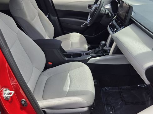 Used 2023 Toyota Corolla Cross LE image 18