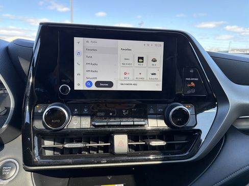 Used 2024 Toyota Highlander XLE image 19