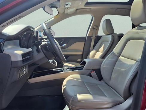Used 2021 Lincoln Corsair AWD w/ Premium Package image 12