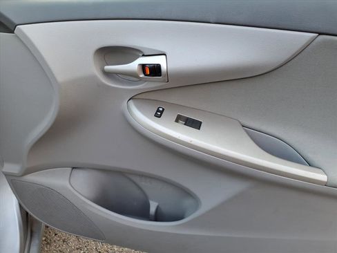 Used 2010 Toyota Corolla LE image 6