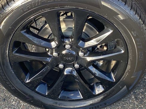 Certified 2021 Jeep Grand Cherokee Laredo X image 24