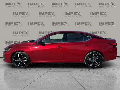 Used 2025 Nissan Altima 2.5 SR image 2