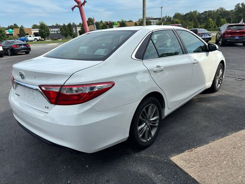 Used 2015 Toyota Camry LE image 5