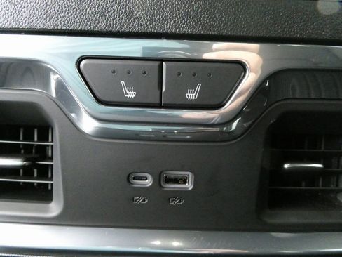 Certified 2025 GMC Sierra 2500 SLT w/ SLT Premium Package AWD/4WD image 20