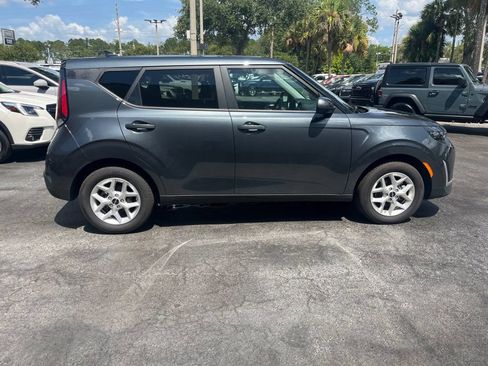 Used 2025 Kia Soul LX w/ LX Technology Package FWD image 7