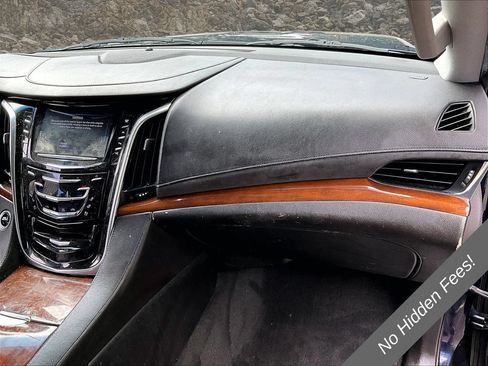 Used 2018 Cadillac Escalade Luxury AWD/4WD image 14