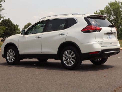 Used 2017 Nissan Rogue SV w/ SV Premium Package AWD/4WD image 7