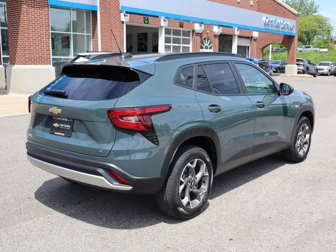 Used 2025 Chevrolet Trax LT w/ LT Convenience Package FWD image 29