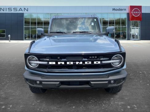 Used 2025 Ford Bronco Outer Banks AWD/4WD image 2