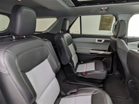 Certified 2022 Ford Explorer XLT w/ Equipment Group 202A image 39
