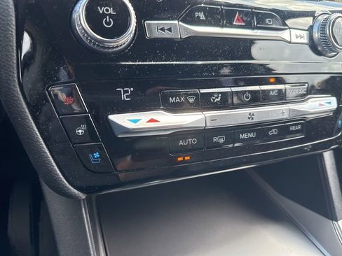 Used 2021 Ford Explorer Limited w/ Equipment Group 301A RWD image 9