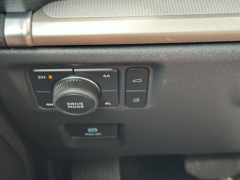 Used 2025 Ford Expedition Active AWD/4WD image 33