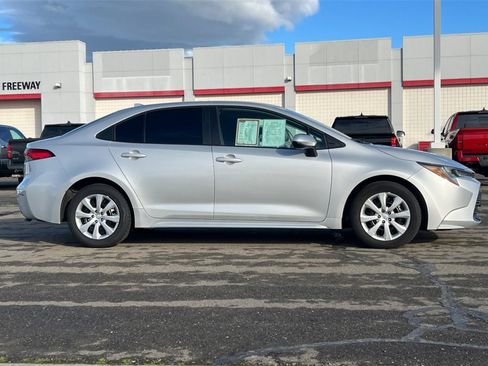 Certified 2025 Toyota Corolla LE image 3