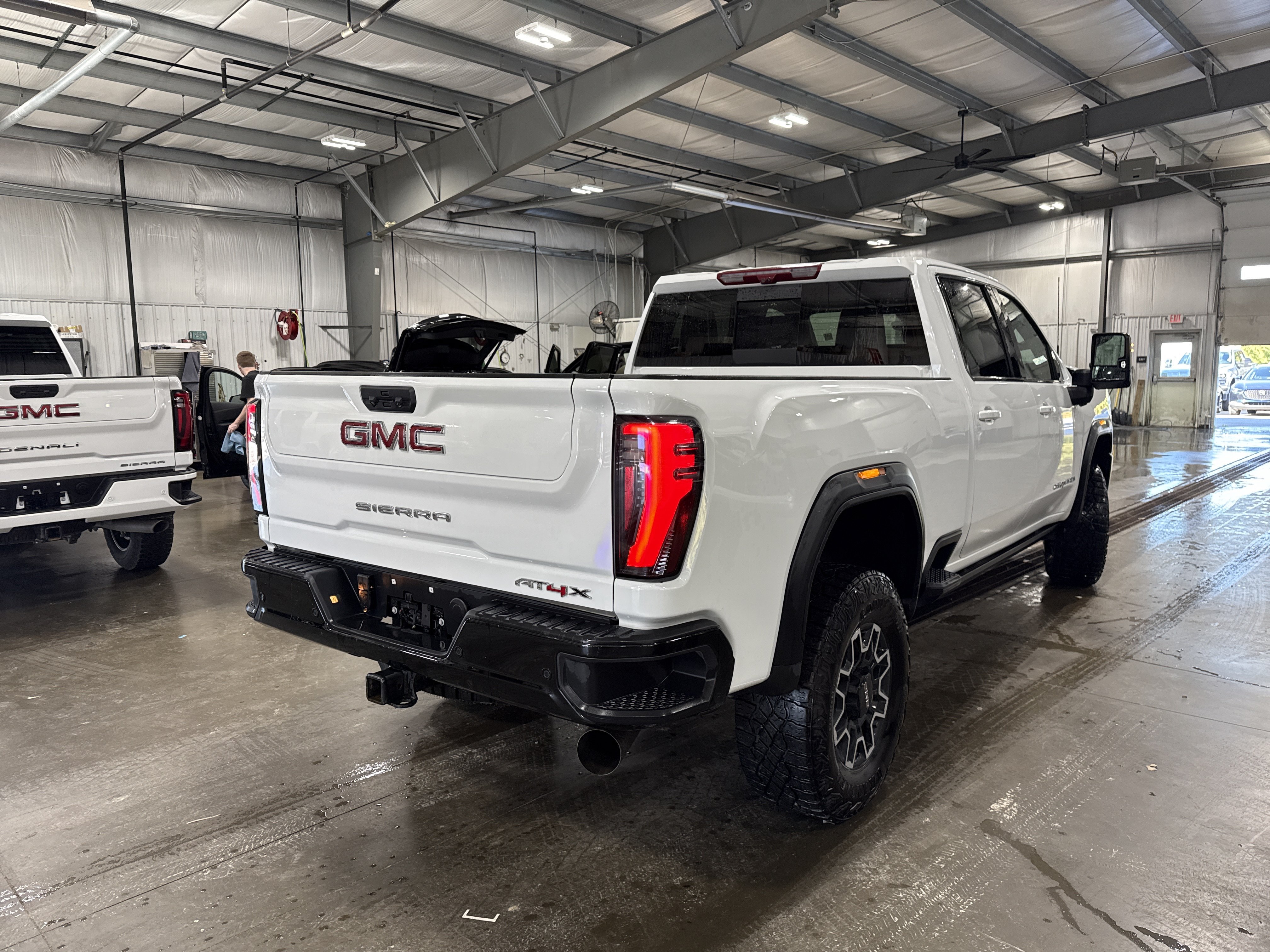 Used 2025 GMC Sierra 2500 AT4X AWD/4WD image 3