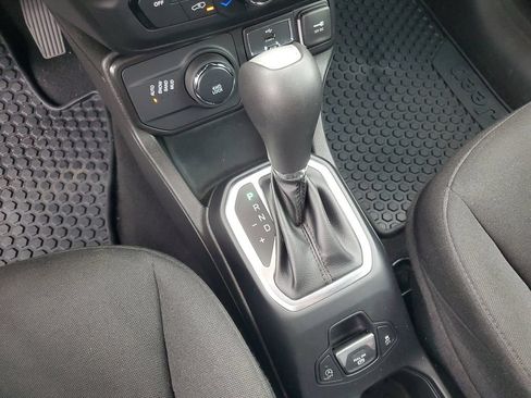 Used 2023 Jeep Renegade Latitude AWD/4WD image 20