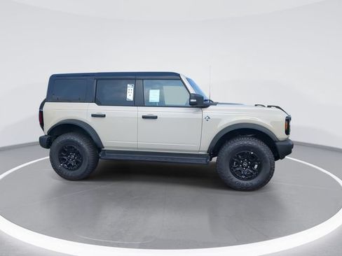 New 2025 Ford Bronco Outer Banks w/ Sasquatch Package AWD/4WD image 9