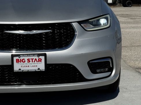 Used 2023 Chrysler Pacifica Limited image 5