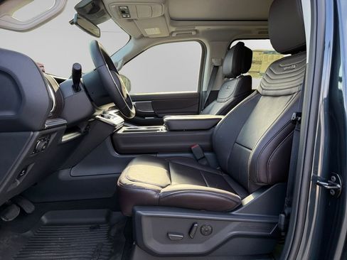 New 2026 Ford Expedition Platinum w/ Platinum Ultimate Package AWD/4WD image 9