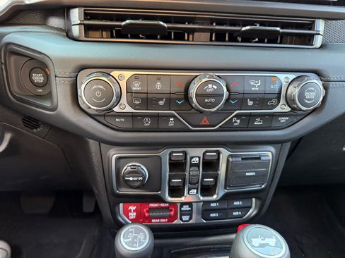 Used 2025 Jeep Wrangler Unlimited Rubicon AWD/4WD image 21