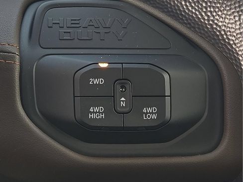Used 2025 RAM 2500 Limited AWD/4WD image 32