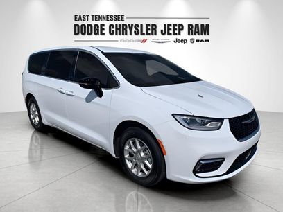 New 2026 Chrysler Pacifica Select