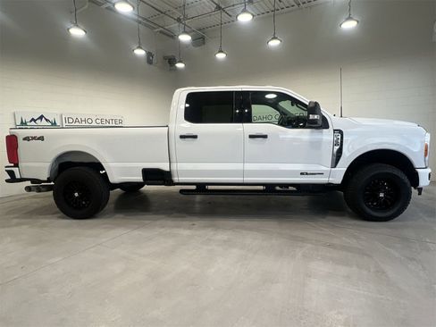 Used 2023 Ford F350 XLT image 9