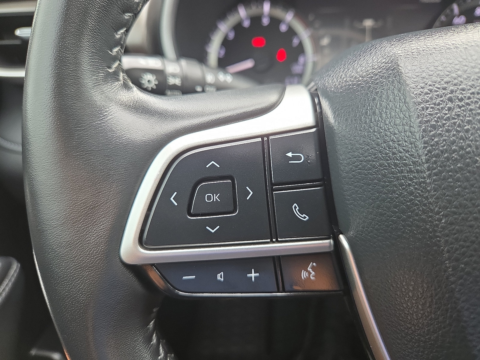 Used 2024 Toyota Highlander XLE AWD/4WD image 19