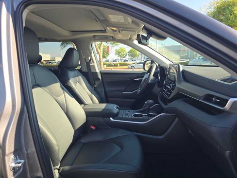 Certified 2026 Toyota Highlander XLE AWD/4WD image 10