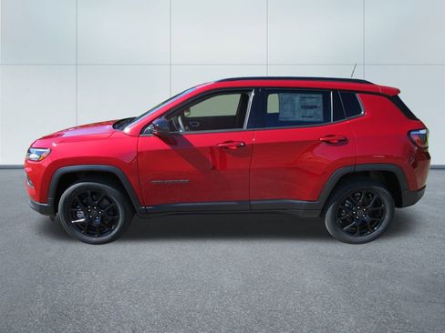 New 2026 Jeep Compass Latitude image 2