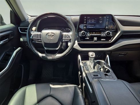 Used 2020 Toyota Highlander XLE AWD/4WD image 10