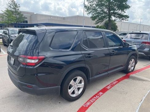 Used 2024 Honda Pilot LX image 7