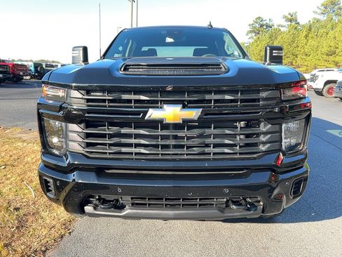 Used 2025 Chevrolet Silverado 2500 Custom w/ Custom Value Package image 2