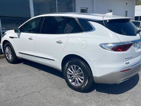 Used 2024 Buick Enclave Essence FWD image 2