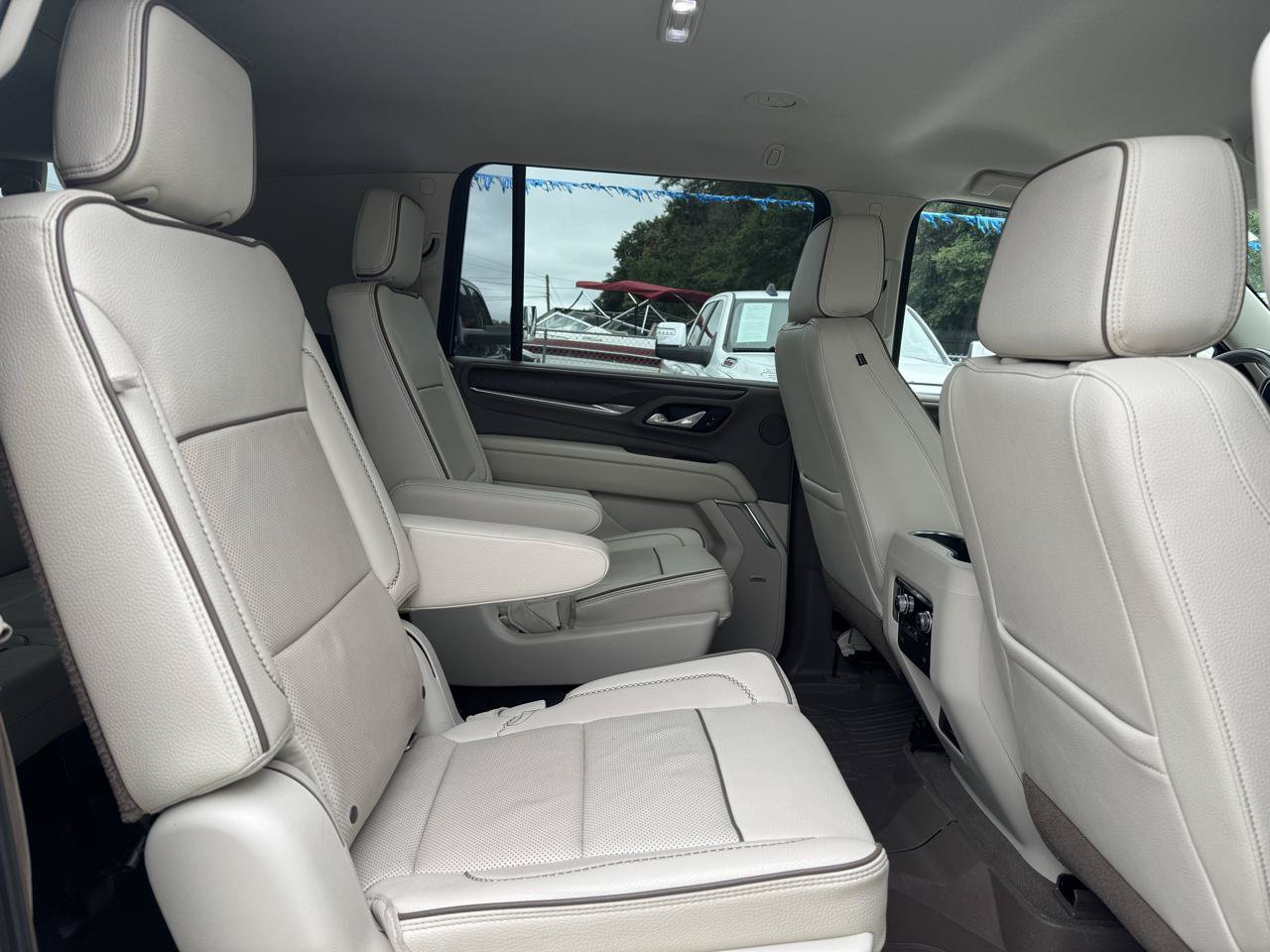 Used 2021 GMC Yukon XL Denali w/ Advanced Technology Package AWD/4WD image 19