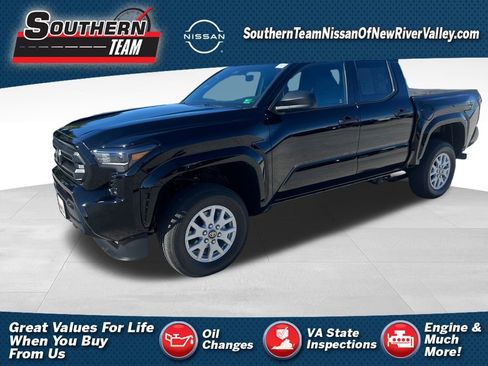 Used 2025 Toyota Tacoma SR image 1