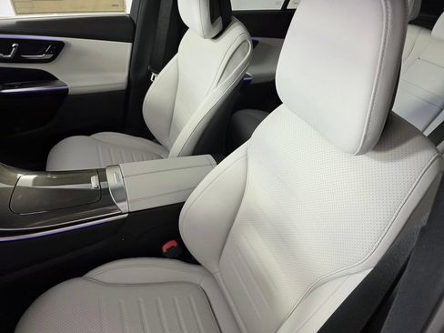 New 2026 Mercedes-Benz GLC 300 image 8