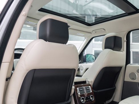 Used 2020 Land Rover Range Rover HSE image 24