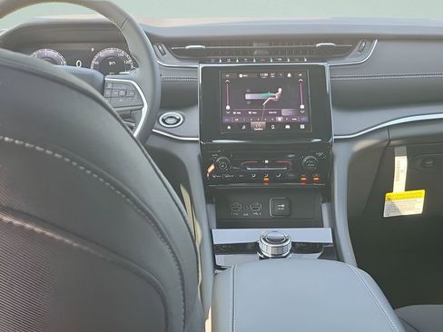 New 2025 Jeep Grand Cherokee Laredo X image 28