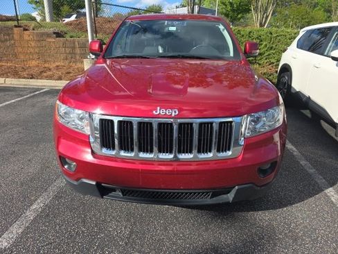 Used 2011 Jeep Grand Cherokee Laredo image 2