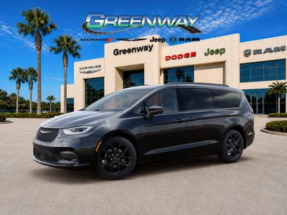 New 2026 Chrysler Pacifica Limited w/ S Appearance Package