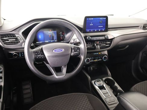 Used 2025 Ford Escape Active AWD/4WD image 2