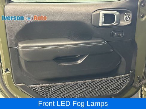 Used 2022 Jeep Wrangler Unlimited Sahara w/ LED Lighting Group AWD/4WD image 15