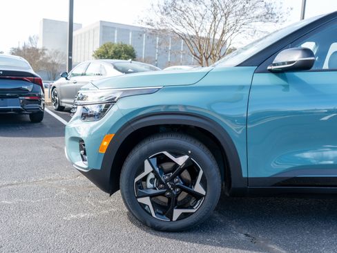 New 2026 Kia Seltos S FWD image 3