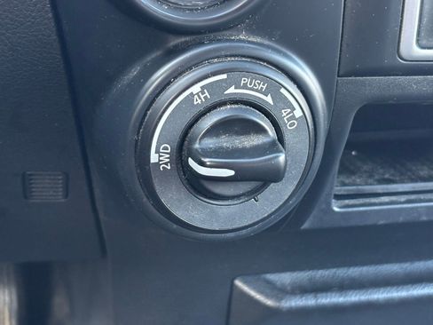 Used 2019 Nissan Titan S image 8