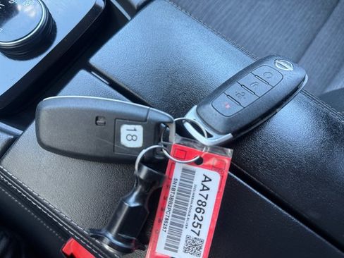 Used 2023 Nissan Rogue SV AWD/4WD image 16