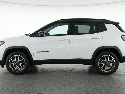 Used 2025 Jeep Compass Trailhawk AWD/4WD image 5
