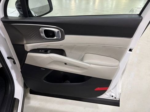 Used 2023 Kia Sorento SX image 38