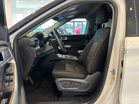 Used 2024 Ford Explorer XLT AWD/4WD image 13