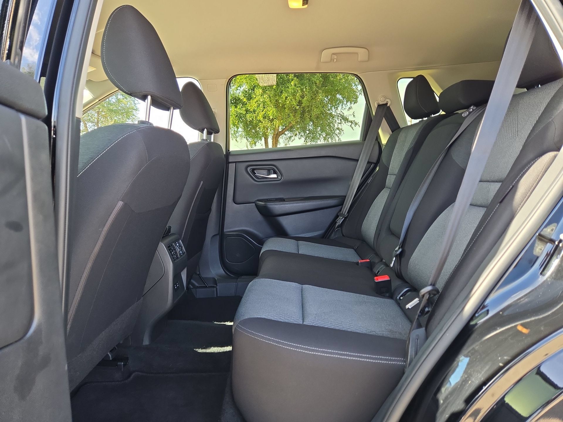 Used 2025 Nissan Rogue SV FWD image 13